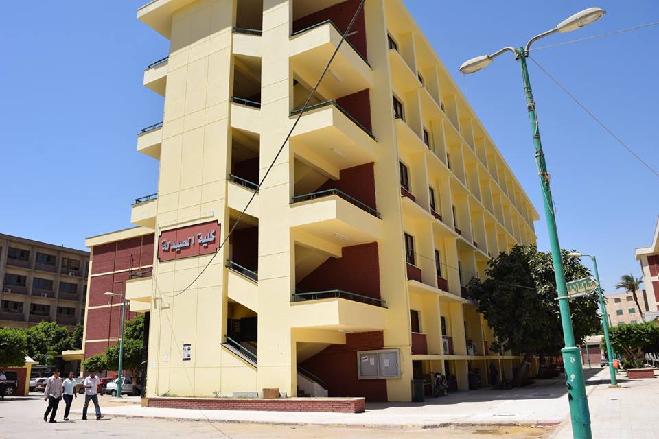 للمرة الثانية لجنة قطاع الدراسات الصيدلية بالتعليم العالى في  زيارة لصيدلة سوهاج