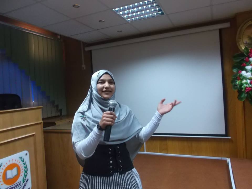 شعراء جامعة سوهاج يشاركون في مسابقة ” تغريدات في حب أمي “