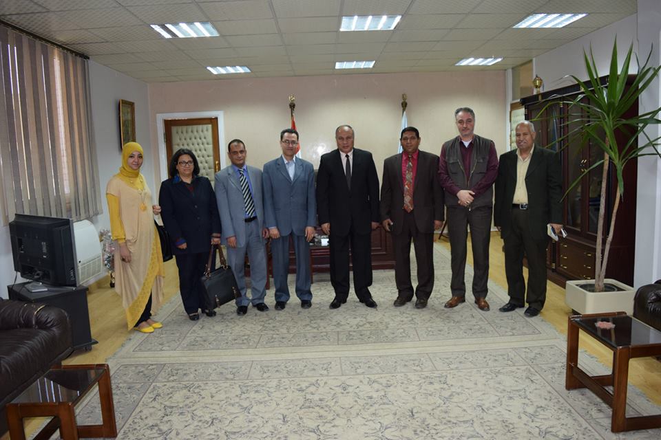 200 شجرة ظل من وزارة البيئة لجامعة سوهاج