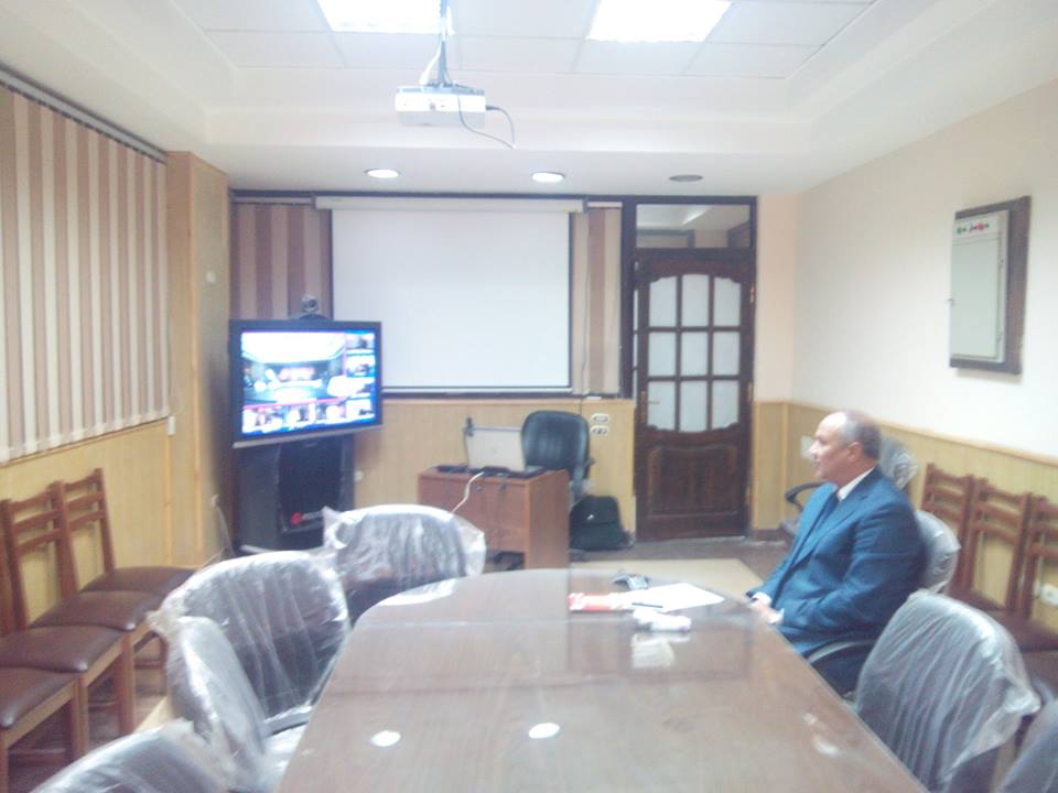 الفيديو كونفرانس مشاركة الدكتور نبيل نور الدين في الجلسة الطارئة لإجتماع المجلس الأعلي للجامعات .