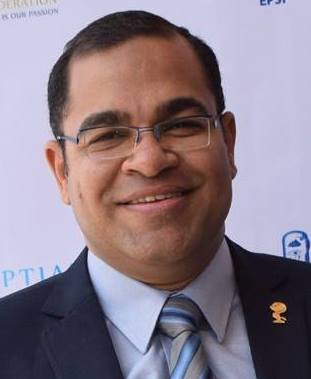 مشاركة عميد كلية الصيدلة بدورة في كلية الصيدلة جامعة أسيوط