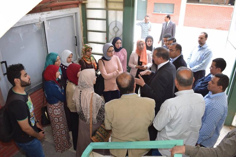 زيارة السيد الأستاذ الدكتور /أحمد عزيز رئيس الجامعة لكلية الصيدلة