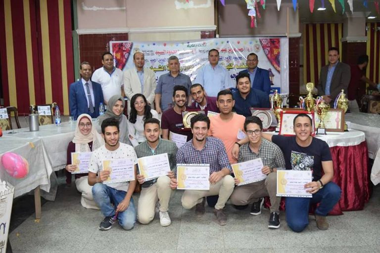 تكريم الطلاب المتميزين الحاصلين على المراكز الأولي على مستوي الجامعة للعام الجامعي 2017 / 2018 م