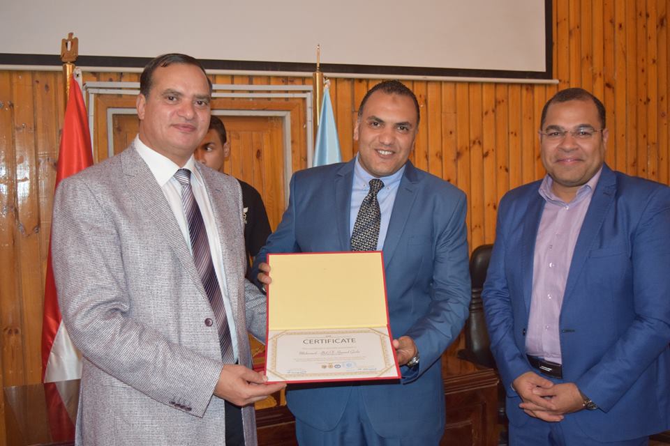 صيدلة سوهاج تختتم دورتها التدريبية فى التحاليل الطبية والطرق الحديثة للعلاج