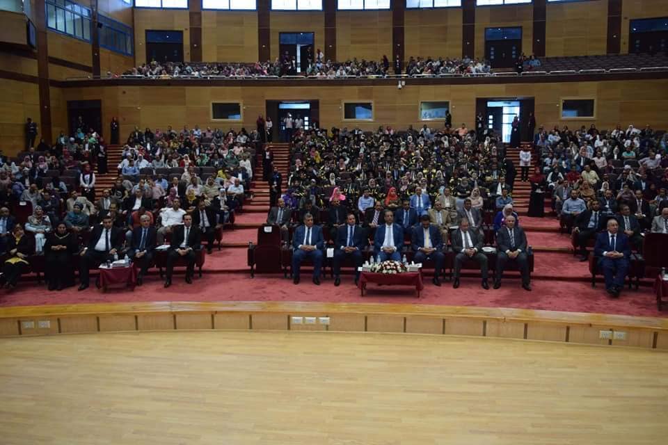 الحفل الأول لخريجي الدفعة الأولى من صيدلة سوهاج