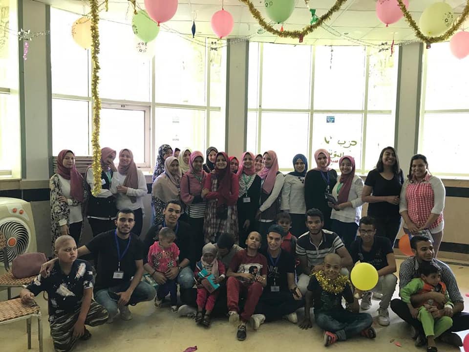 صيدلة سوهاج ترسم البسمة علي وجوه أطفال الأورام