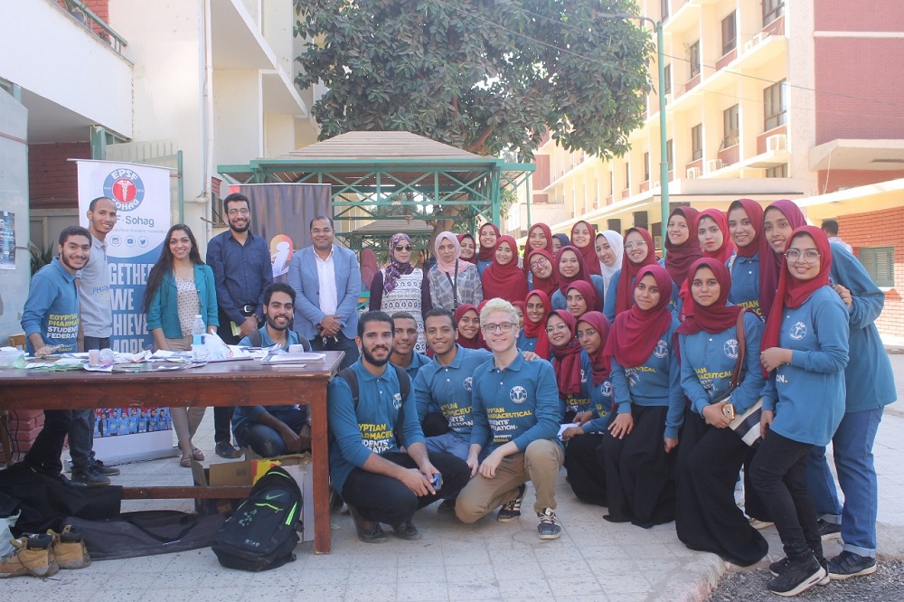 صيدلة سوهاج تنظم يوما توعويا بخطورة أمراض السمنة