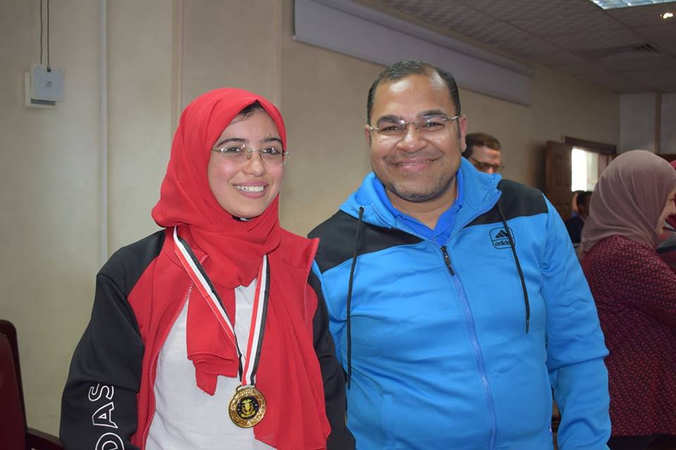 آية كمال وذهبية فى مسابقة البحث العلمي بملتقي صيادلة مصر