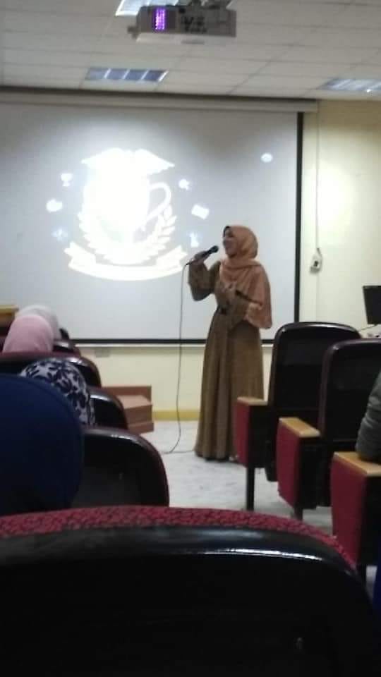 زينب أحمد وبرونزية فى مسابقة إلقاء الشعر بملتقي صيادلة مصر