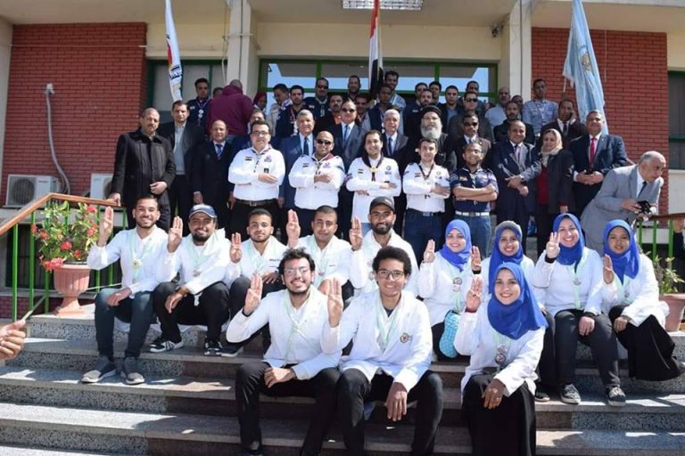 👈عشيرة جوالة كلية الصيدلة جامعة سوهاج الحاصلة على المستوى الأول فى جميع مجالات الدرع الرابع لجوالي و جوالات جامعة سوهاج مارس ٢٠١٩