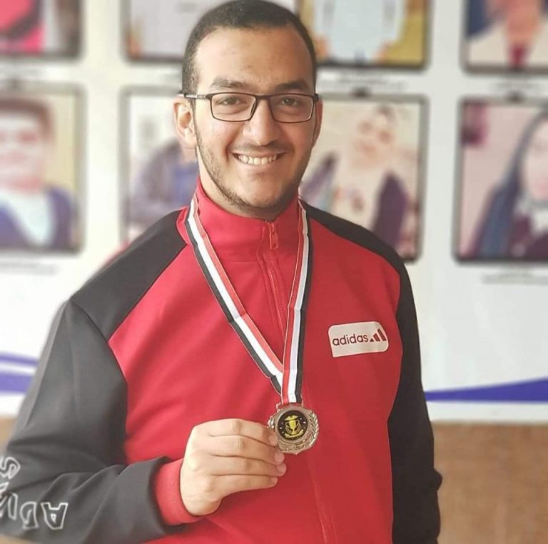 تهنئه للطالب عمر ممدوح لحصوله على المركز الأول على مستوى الجامعات المصرية فى مسابقة الطالب المثالى