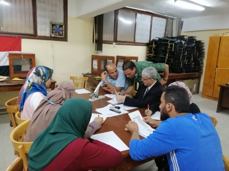 فرز أصوات الطلاب لجميع اللجان بالفرق الدراسية الخمسة