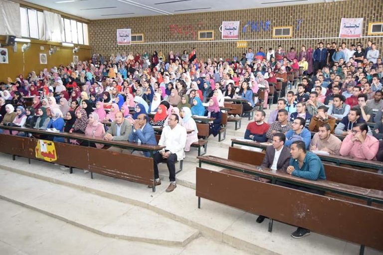 صيدلة سوهاج تنظم ورشة عمل عن “الإختبارات الإلكترونية”
