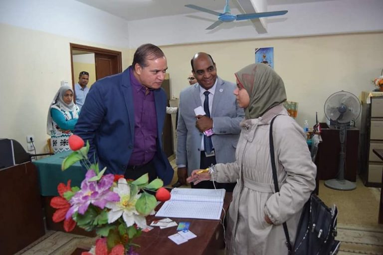 زيارة الأستاذ الدكتور / أحمد عزيز عبد المنعم – رئيس الجامعة لكلية الصيدلة