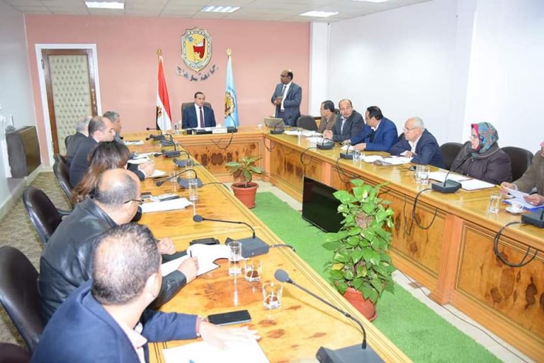 *الإستعدادات النهائية للملتقى القمي الصيدلى الثانى علي طاولة رئيس جامعة سوهاج*