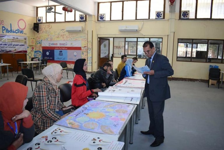 *جامعة السادات تحصد المركز الأول بمسابقة مجلة الحائط بملتقى سوهاج الصيدلى *