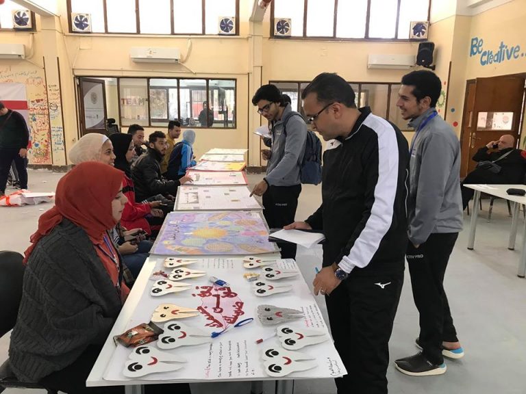 فعاليات مسابقة الرسم و مجلة الحائط  بالملتقى الصيدلى الثانى بجامعة سوهاج