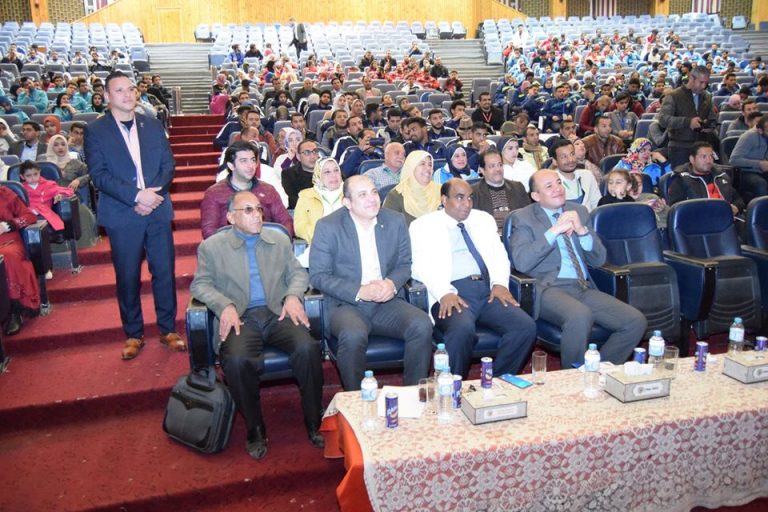 *جامعة سوهاج تختتم الملتقى الصيدلي الثاني وتحصل على الدرع العام*