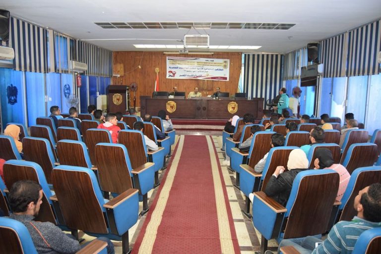 جامعة سوهاج تحصد المركز الأول بمسابقة الشعر بالملتقى الصيدلى الثانى