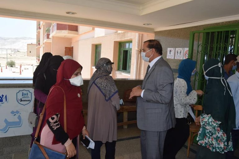 لليوم الثالث.. جامعة سوهاج تواصل تسكين طلابها بمدنها الجامعية*