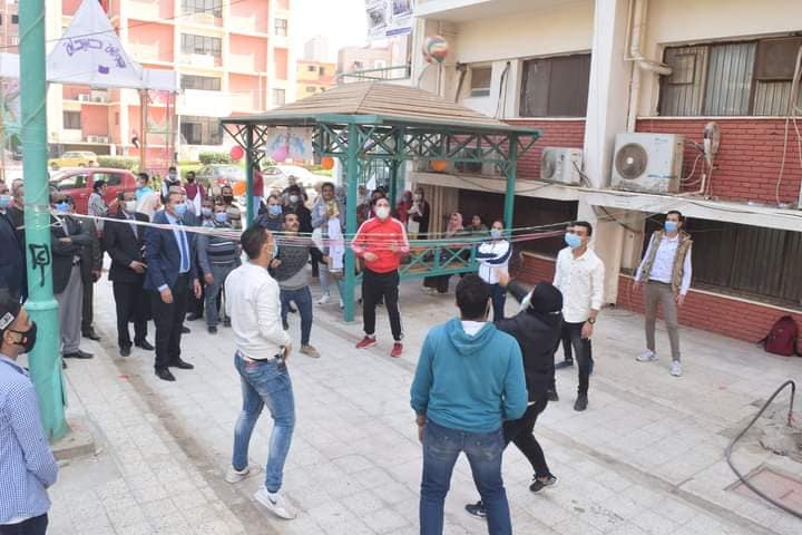 اليوم الترويحي لطلاب كليه الصيدلة بالتعاون مع طلاب التربية العملى بكلية التربية الرياضية
