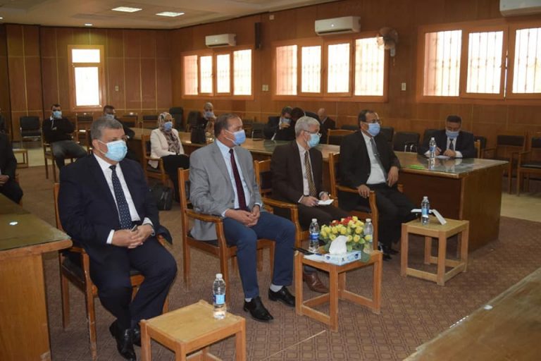 جامعة سوهاج تتعاون مع المجلس الأعلى للجامعات ووزارة الإتصالات للتحول لجامعة ذكية