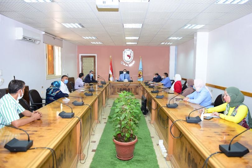 رئيس جامعة سوهاج يناقش مراحل الإعداد والتجهيز لإنشاء كلية الدراسات العليا والبحوث البيئية