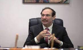 تهنئة أيمن الشيوي عميد كلية العلوم السينمائية والمسرحية بجامعة بدر