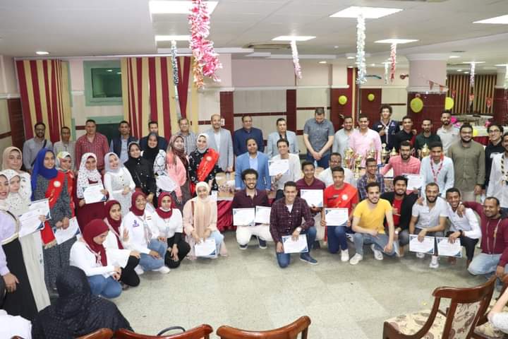 حفل الإفطار الجماعى وتكريم الطلاب المتميزين فى الأنشطة الطلابية