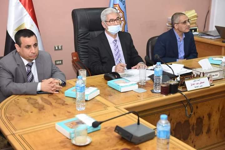 *قطاع الداسات الصيدلية بالأعلى للجامعات إتخذت قرارها برفع توصية للمجلس الأعلى للجامعات بإستمرار الدراسة بكلية الصيدلة بجامعة سوهاج