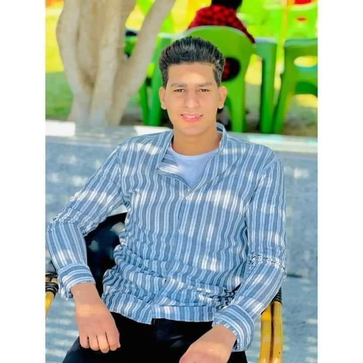 كلية الصيدلة تنعى وفاة احد طلابها بالفرقة الاولى