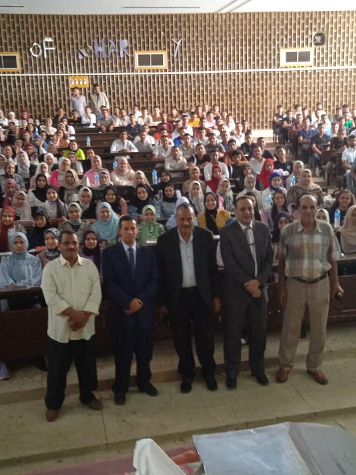 عميد الكلية والوكلاء يتفقدون سير العملية التعليمية بداية العام الدراسي