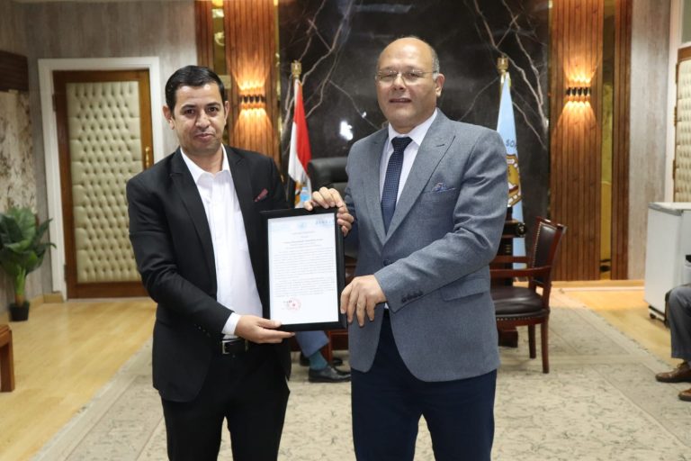 تهنئة للدكتور مصطفى أبو العز لتعيينه منسقا عاما لبرنامج الصيدلة الإكلينيكية