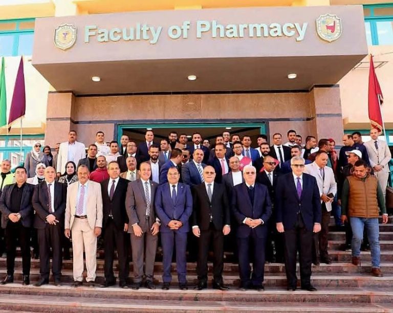 افتتاح كلية الصيدلة بجامعة سوهاج الجديدة بحضور وزير التعليم العالى وأعضاء المجلس الأعلى للجامعات ورئيس جامعة سوهاج