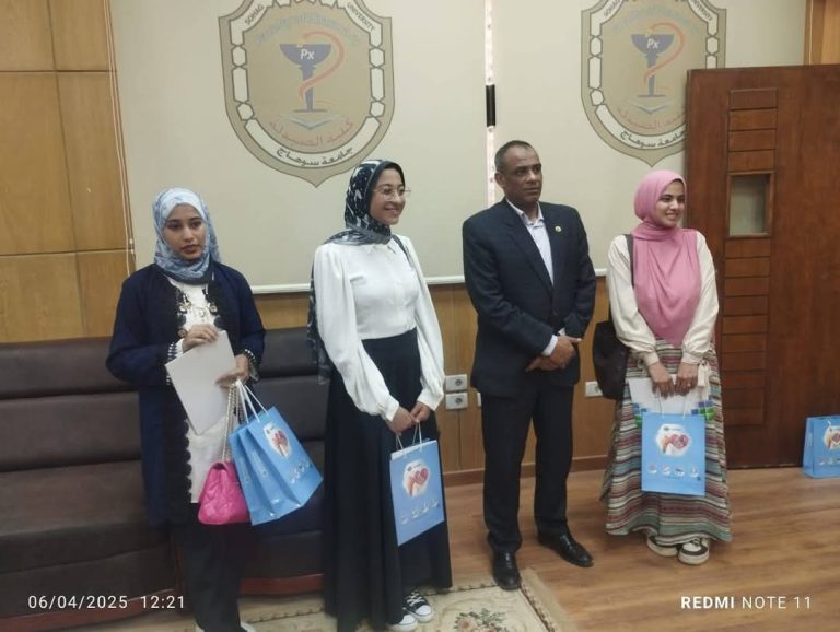 تكريم طلاب الصيدلة المشاركين في تدريب شركة إيبيكو للأدوية 