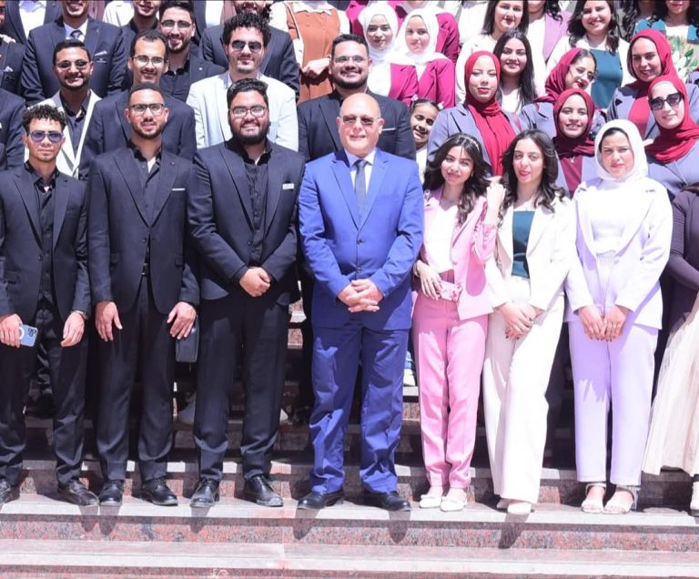 مستحضرات طبيعية لعلاج الاكزيما والصدفيه والتهاب المفاصل يمشاريع تخرج طلاب قسم العقاقير بكلية الصيدلة