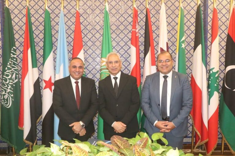 مشاركة الأستاذ الدكتور خالد عمران والأستاذ الدكتور محمود  المنشاوى بتدشين مبادرة بداية جديدة بجامعة الدول العربية