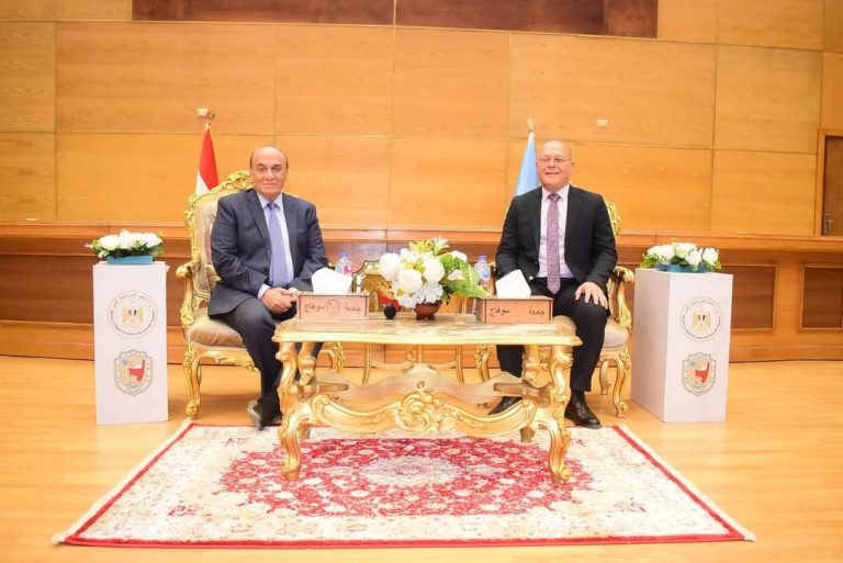 *رحله سيناء من التحرير الي التعمير..ندوة تثقيفية يلقيها اللواء سمير فرج لابنائه طلاب جامعة سوهاج احتفالا بالعيد ٤٣ لاسترداد ارض الفيروز*