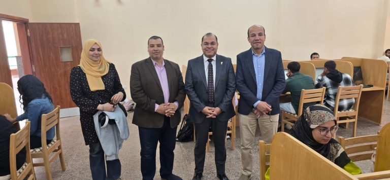 بدء امتحانات الميدترم بكلية الصيدلة جامعة سوهاج بمركز الاختبارات الإلكترونية