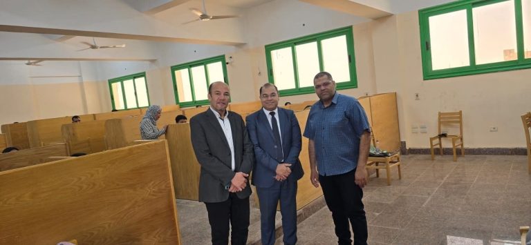 تواصل أعمال امتحانات الميد تيرم بكلية الصيدلة جامعة سوهاج