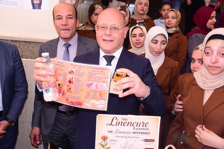 *منتجات طبيعية من صنع طلاب صيدلة .. ١٧ منتج علاجي بصيدلة سوهاج لآلم القولون والمفاصل وارتفاع ضغط الدم واكزيما الجلد