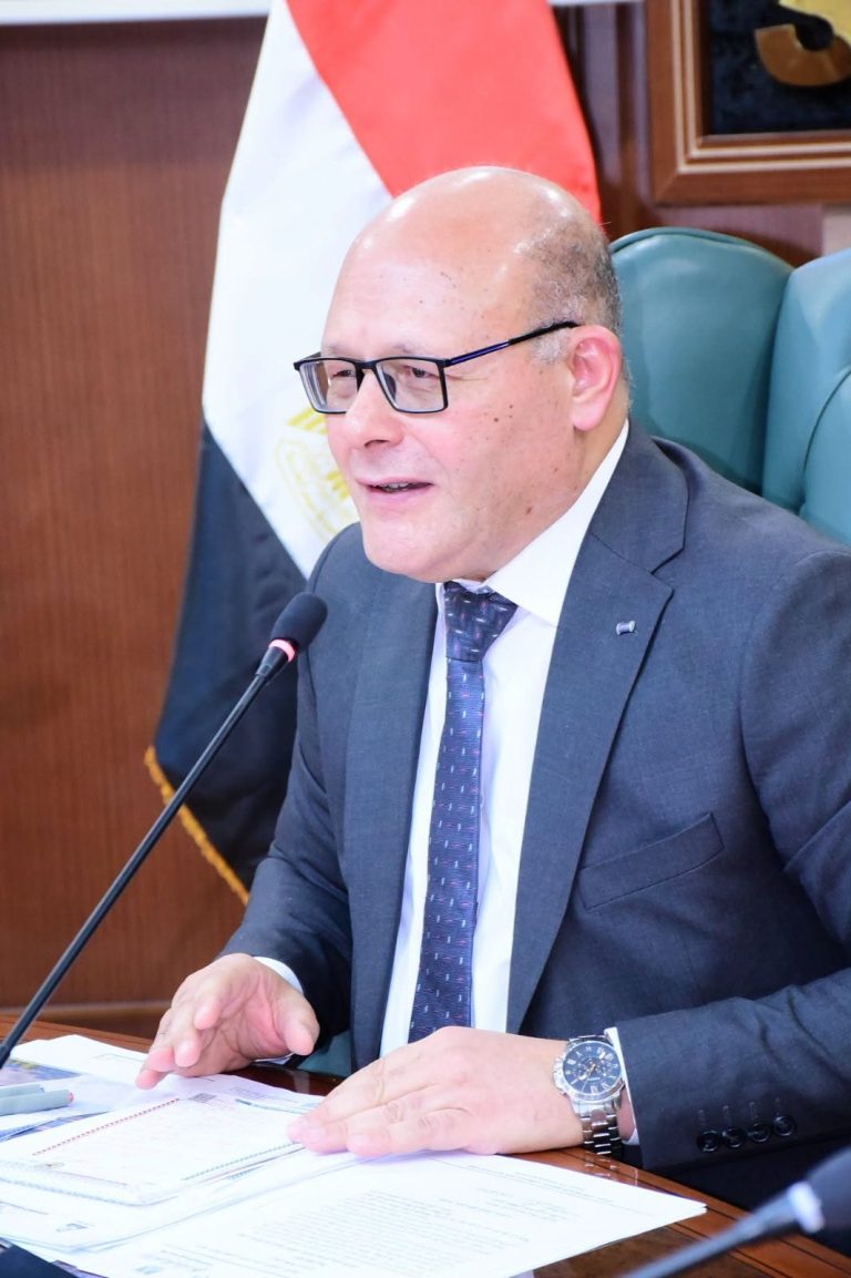 عميد كلية الصيدلة يتقدم بخالص الشكر والتقدير لمعالى الوزير رئيس الجامعة على تقديره لجهود جميع منتسبى الجامعة
