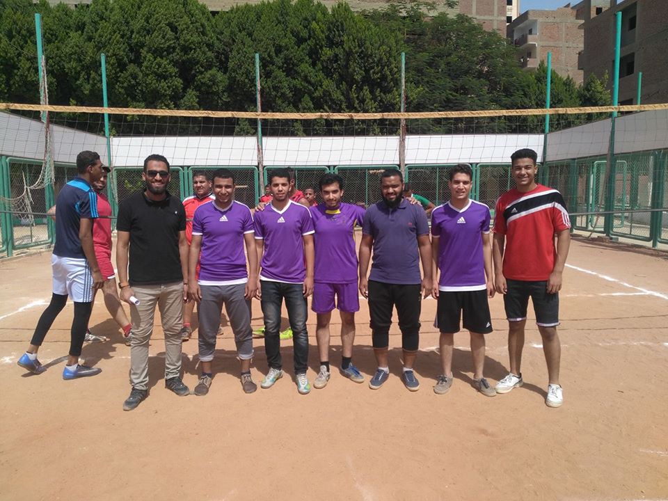 بالصور … فريق الكرة الطائرة بملاعب المدينة الجامعية طالبات