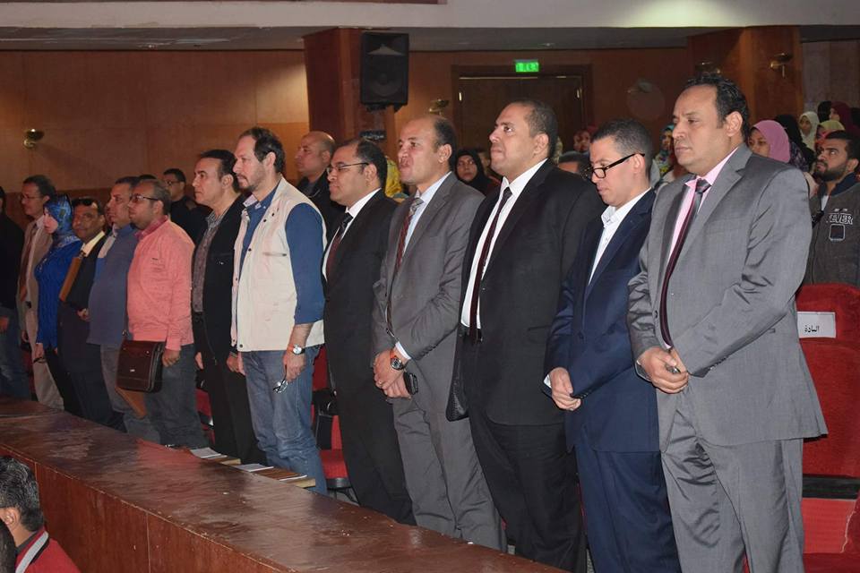 بالصور … مسرحية  تياترو الجامعة لكلية الصيدلة تحت عنوان ” المُخلص ”